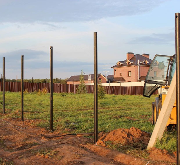 Винтовые сваи для забора в Арамиле