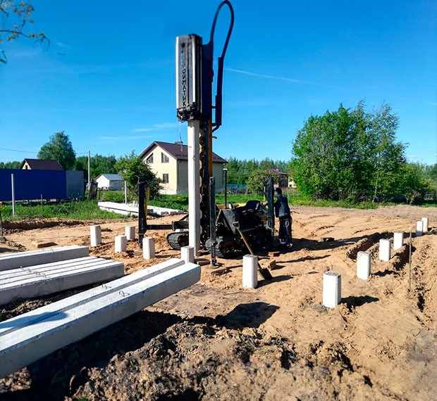 Монтаж фундамента на забивных сваях в Арамиле